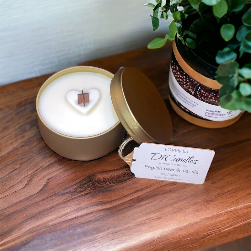 LOVEly Tin - Scented candle, English pear & Vanilla, 180g