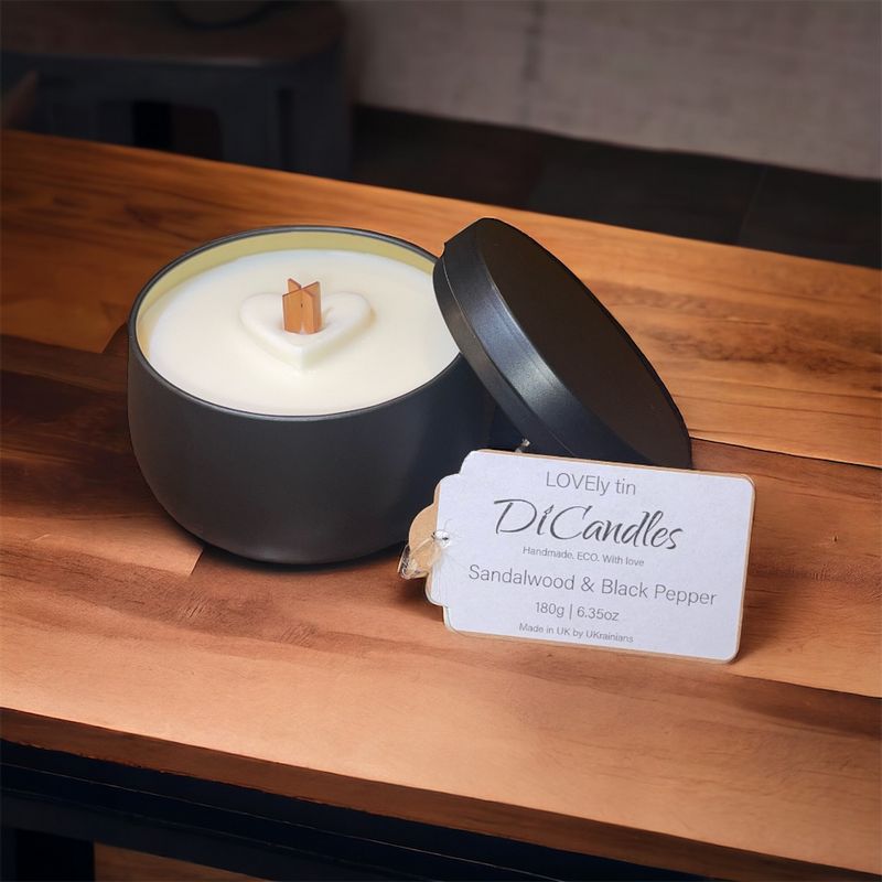 LOVEly tin - Scented candle, Sandalwood & Black Pepper, 180g