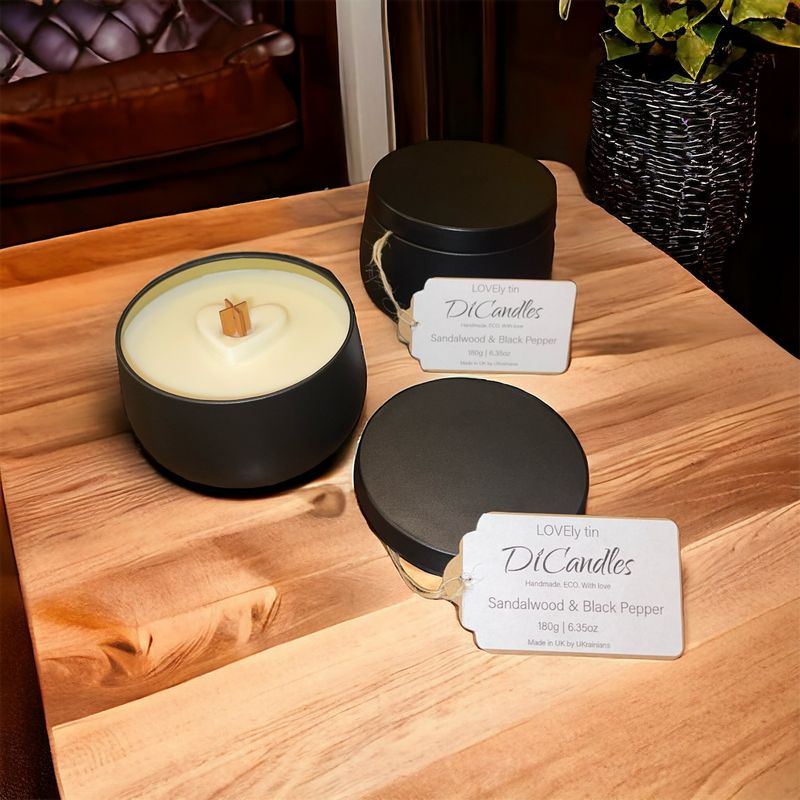LOVEly tin - Scented candle, Sandalwood & Black Pepper, 180g