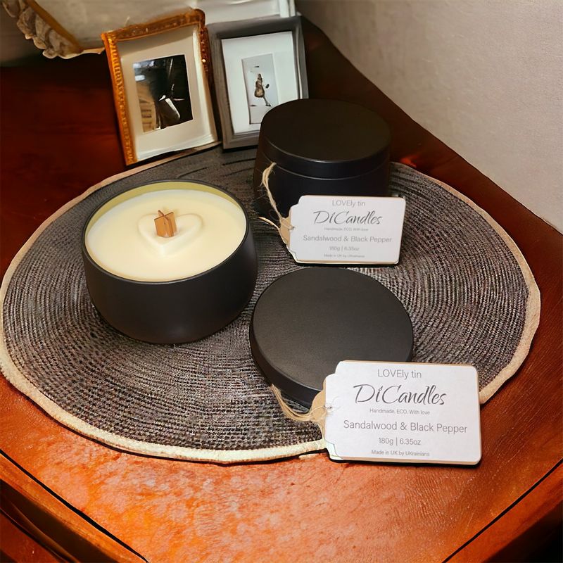 LOVEly tin - Scented candle, Sandalwood & Black Pepper, 180g