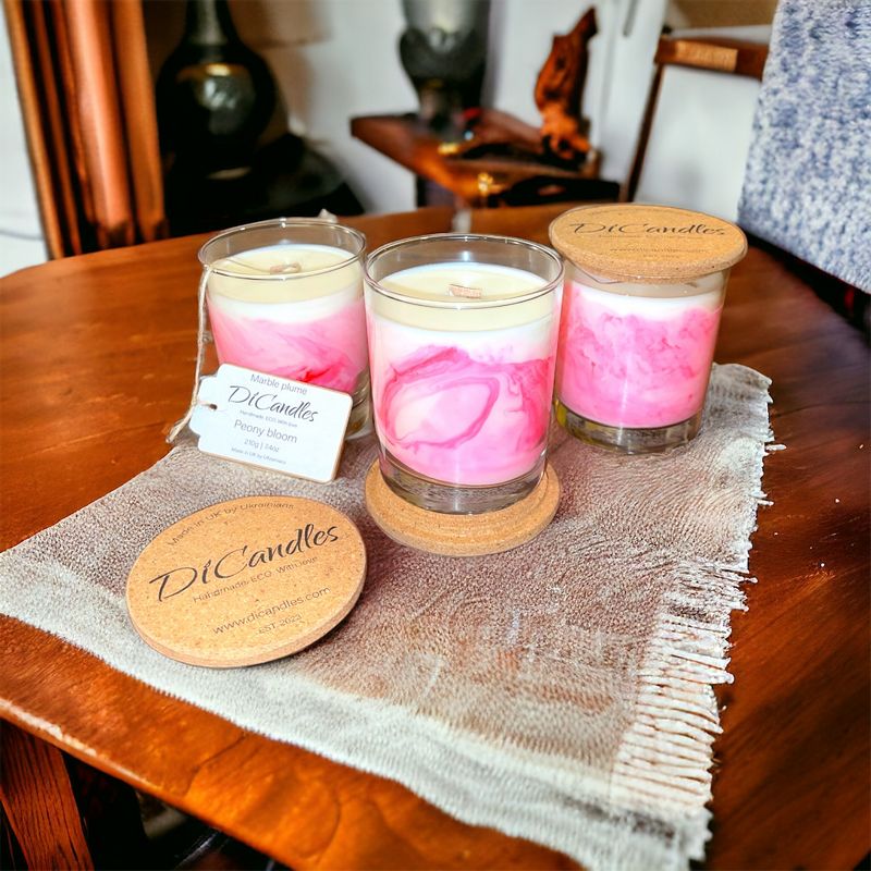 Marble plume - Scented candle, Peony Bloom, 210g